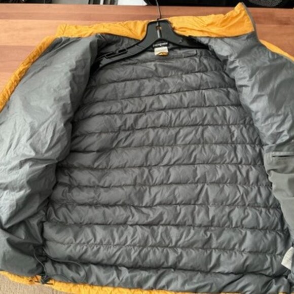 Patagonia Men's Puffer Jacket - Picture 3 of 3